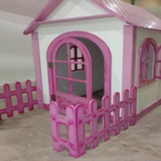 کلبه-چوبی-نرده-دار