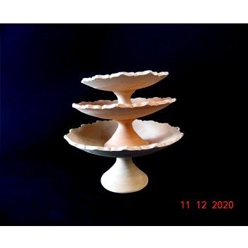 شیرینی-خوری-لب-دالبری-تک-پایه