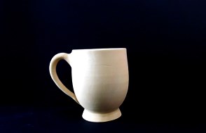 ماگ-بزرگ-پایه-دار-سفالی