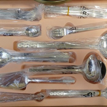 سرویس-قاشق-چنگال-ورسا-مات-و-براق-طرح-نویبورگ