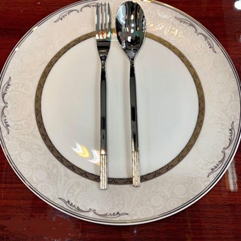سرویس-قاشق-چنگال-ورسا-مات-و-براق-طرح-نویبورگ