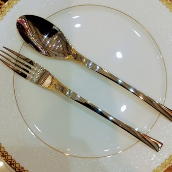 سرویس-قاشق-چنگال-نیکولاس-نیمه-طلایی-طرح-سورنتو-فلاور