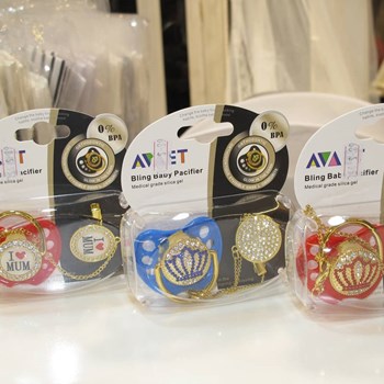 پستانک-و-زنجیر-پستانک-نگین-دار-رنگی-اویت