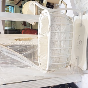 گهواره-چوبی-بیضی-کیدزگلوری