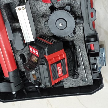 تراز-لیزری-صفحه-دیجیتا-ولمسی-میلواکی-16-لاین