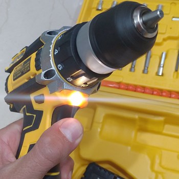 دریل-شارژی-18-ولت-طرح-دیوالت