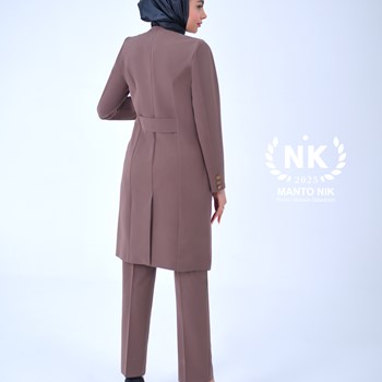 مانتو-شلوار-اداری-دکمه-برنزی