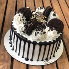 کیک-بیسکویتی-به-همراه-ورق-طلا