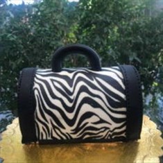 کیک-کیفی-تمام-فوندانت-و-تصویر-خوراکی