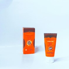 کرم-ضد-آفتاب-سان-سیف-فاقد-چربی-با-SPF50-کرم-پودری-بژ-طبیعی