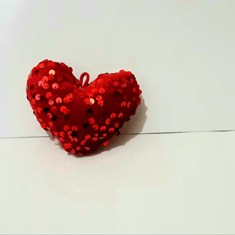 آویز-قلب-مدل-پولکی-رنگ-قرمز-کد-120