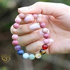 دستبند-زنانه-رودونیت-و-هفت-چاکرا
