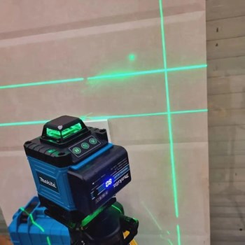 تراز-لیزری-4-بعدی-ماکیتا-360-درجه-و-بلوتوث-دار-همراه-با-سه-پایه-بلند-مدل-makita-3-7v