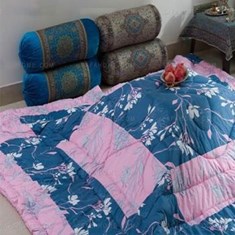 لحاف-کرسی-طرح-گلدار-صورتی-تکه-دوزی