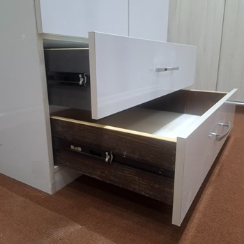 کمد-سهند-مدل-020204-طراحی-لوکس-با-ریل-ساچمه-ای-سنگین-و-دستگیره-کروم-آبکاری-شده