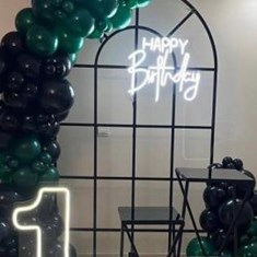 دکور-تولد-سبز-و-مشکی