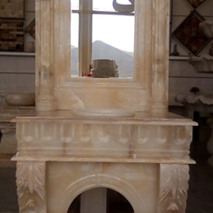 روشویی-مرمر-عسلی-مدل-سلطنتی-با-قاب-آینه