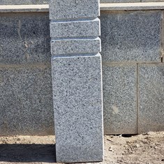 سنگ-مانع-ترافیکی-یا-بولارد-سنگی