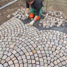 سنگ-فرش-کوبیک-گرانیت-مروارید-مشهد-مناسب-پیاده-رو-و-پارک