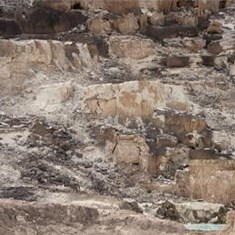 سنگ-تراورتن-درجه-یک-ویژگی-ها-و-کاربرد-انواع-تراورتن-نمای-ساختمان