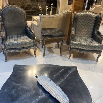 مبل-کلاسیک-مدل-زمرد-ترکیب-چوب-راش-و-گردو-با-طراحی-شیک-و-بادوام