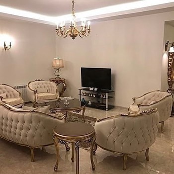 مبل-کلاسیک-و-شیک-مدل-زمرد-چوب-راش-و-گردو-با-طراحی-خاص-و-بادوام