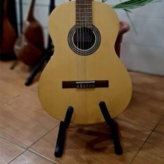 گیتار-الحمرا-اسپانیایی-مدل-کالج