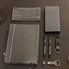 سالنامه-وزیری-نفیس-خودکار-و-روان-نویس-نفیس