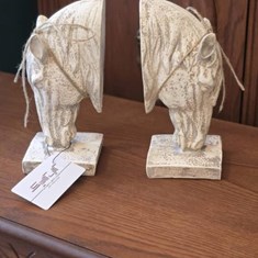 مجسمه-هولدر-کتاب-دکوراتیوخاکی