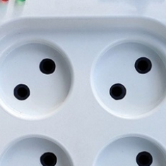 محافظ-چهارخانه-دنا-الکتریک-با-کابل-3-متری