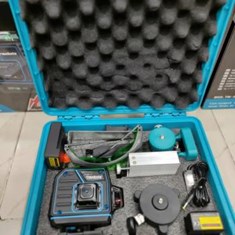 تراز-لیزری3-بعدی-ماکوتامدل-پایه-دارشارژیباطری-لتیومی4-2-ولت4-بعدی-2400-ملی-آمپرنور-سبزقابلیت-دید-در-شبطول-برد-20-مترقابلیت-شارژ-5-ساعت